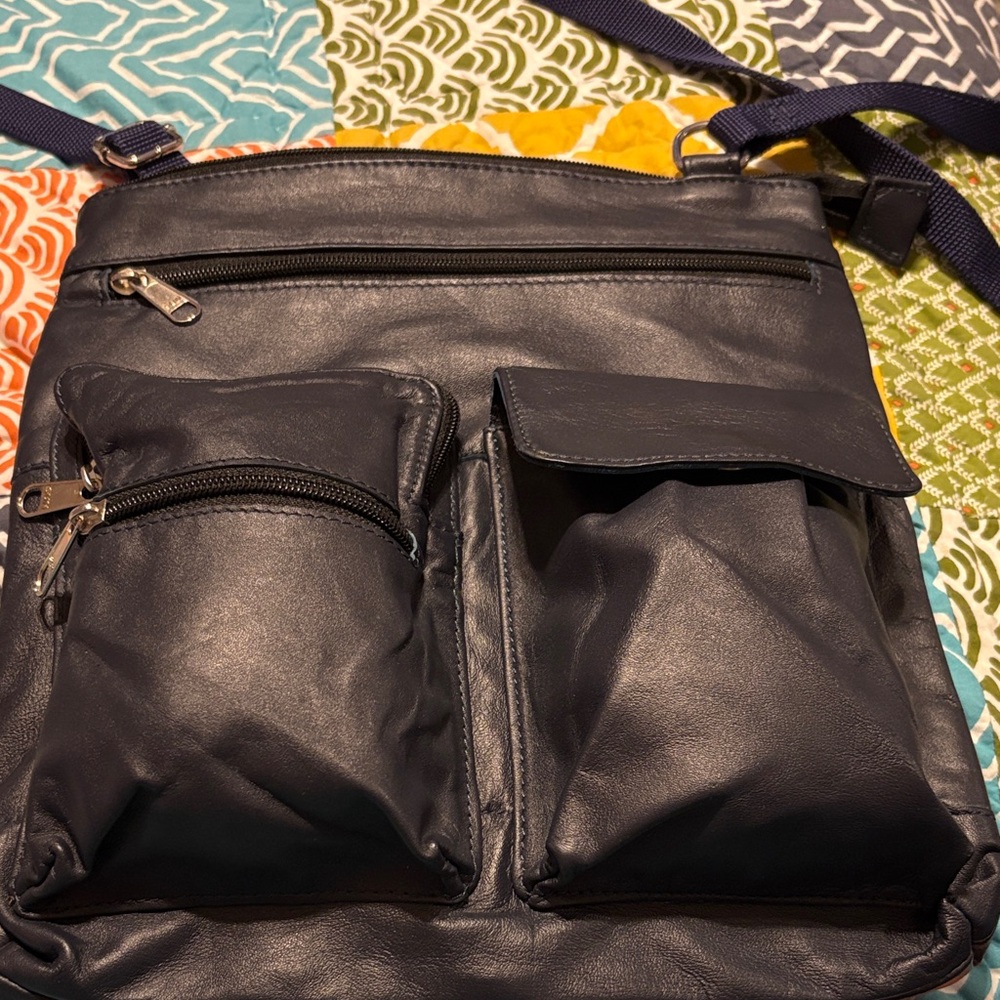 WomanBlack Crossbody Shoulder Bag - Classic Organizer